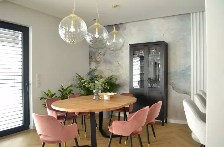Dining room with pink chairs 
