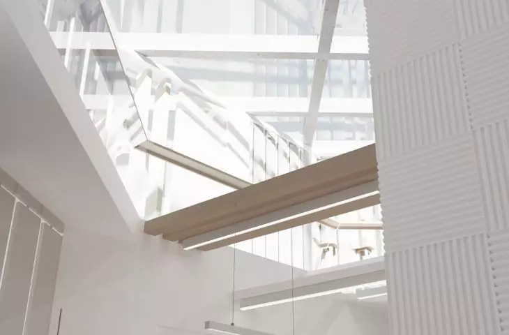 Glass is a silent guide to the interior. Interspersed throughout the building with wood and concrete, it provides a way to look at the space around you.