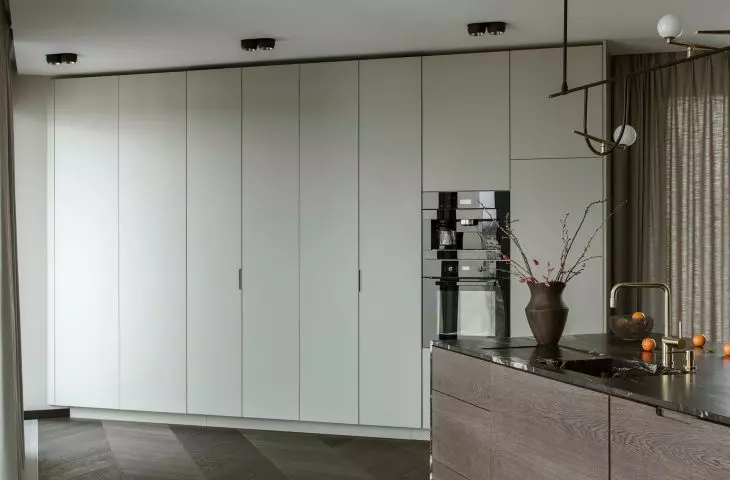 The enclosure hides the work zone