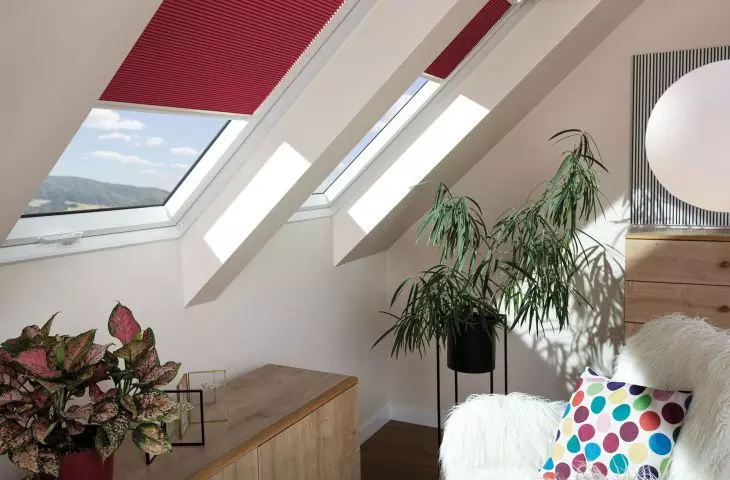 The APF pleated blind is the perfect combination of decoration and protection from the sun. 