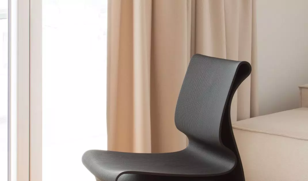 ANTROPO chair in black version