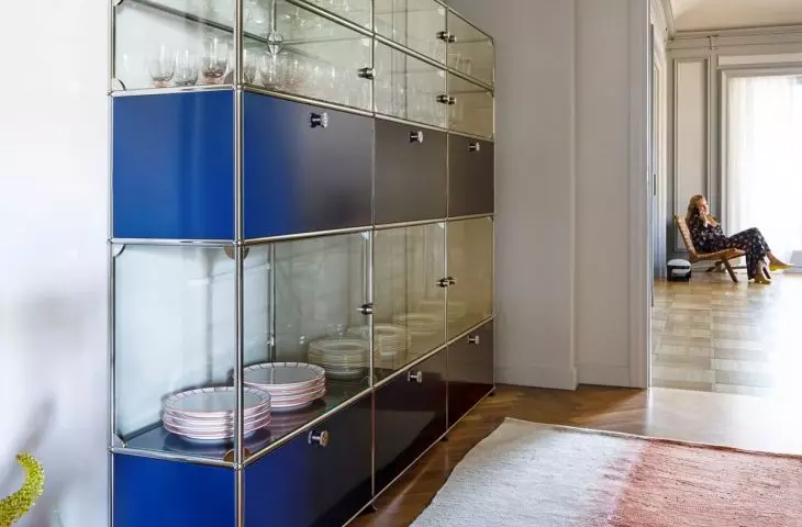 Blue tableware storage rack