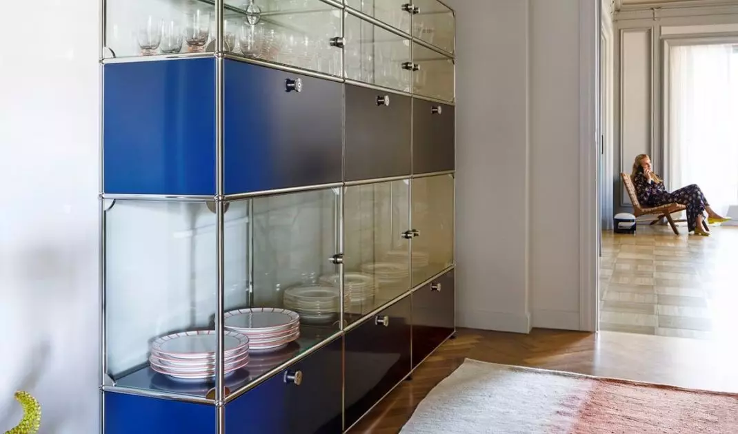 Blue tableware storage rack