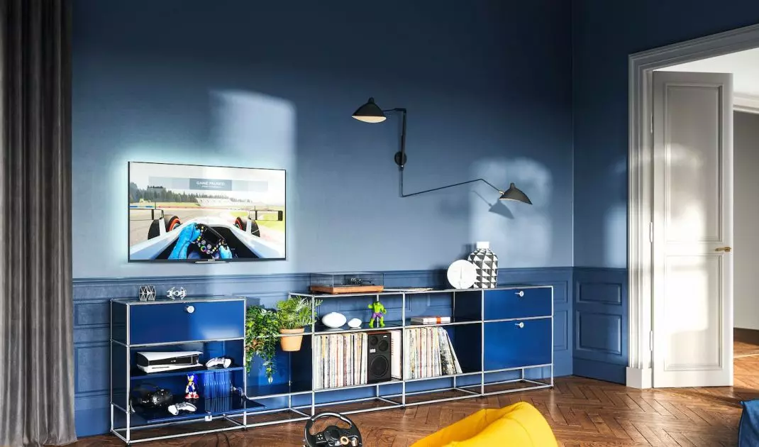 Rest area combines navy blue and yellow