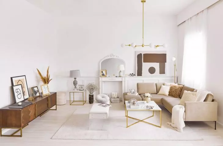 French-style interiors are distinguished by eclecticism