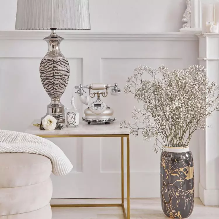Vintage accessories will give your interior a Parisian chic look