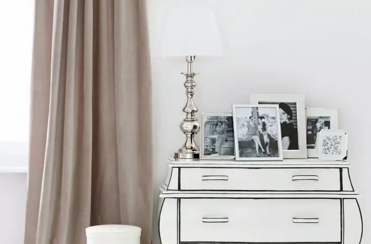 Decorative lighting plays an important role in French style