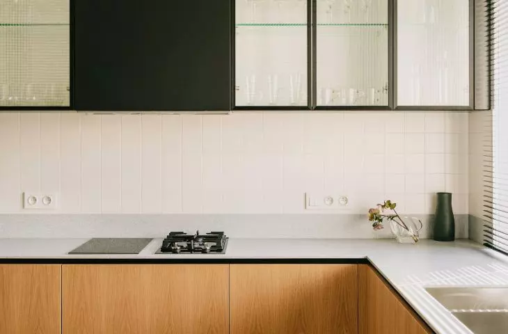 szkło zbrojone w szafkach kuchennych