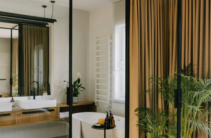 The glass door between the bedroom and bathroom can be covered with a heavy curtain