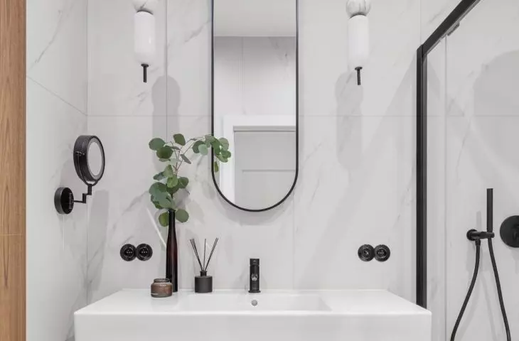 Bathroom in white and black