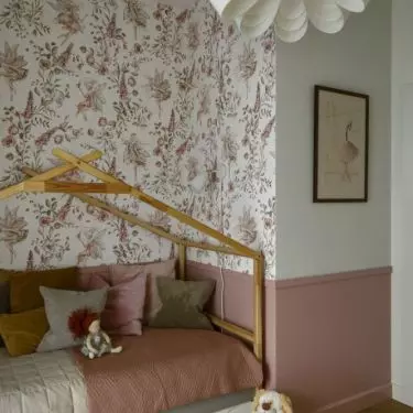 Children's room in shades of pastel pink