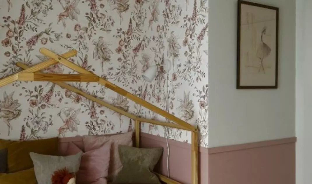 Children's room in shades of pastel pink