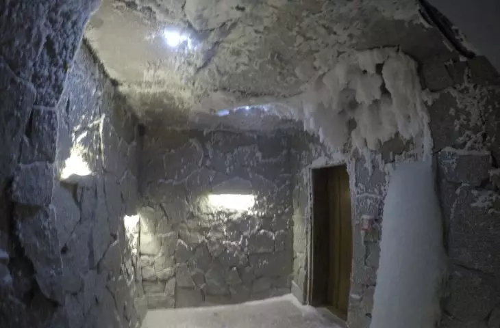 Snow grotto 