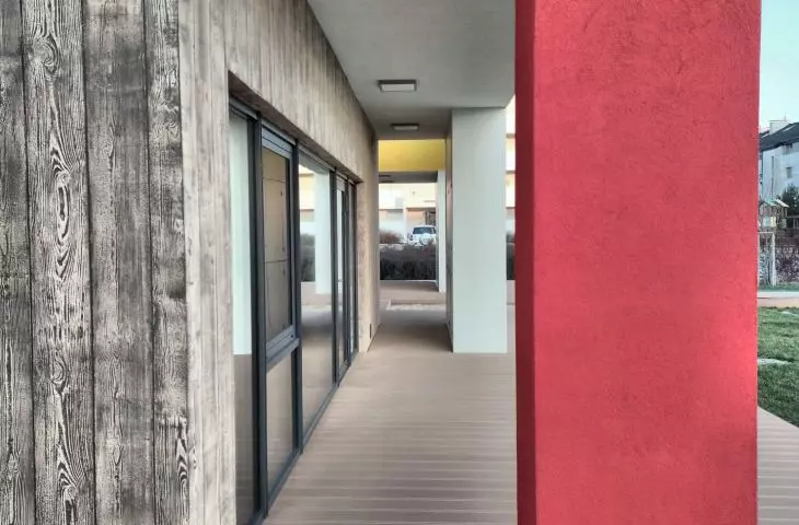 Architects applied colors to the columns