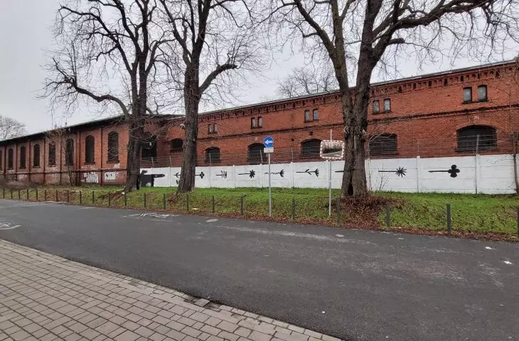 Teren dawnych koszar od strony ul. Ułańskiej