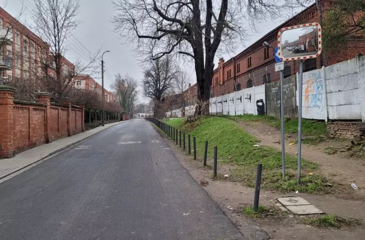 Teren dawnych koszar od strony ul. Ułańskiej