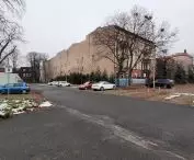 The area of the former barracks, the parking lot and the blind wall of the development complex on Skryta Street