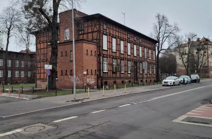 View of the former barracks from the side of Matejki Street