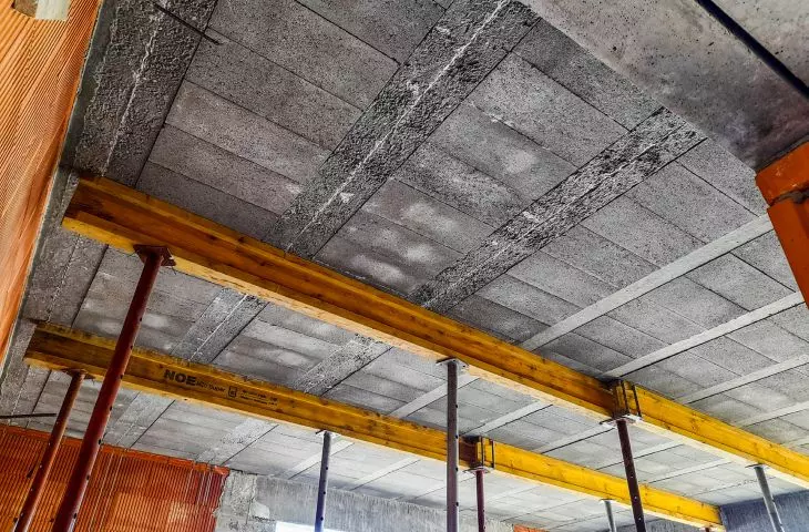 Installation of TECHNOBETON dense ribbed ceiling on a semi-detached housing estate in Lublin