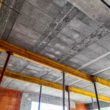 Installation of TECHNOBETON dense ribbed ceiling on a semi-detached housing estate in Lublin
