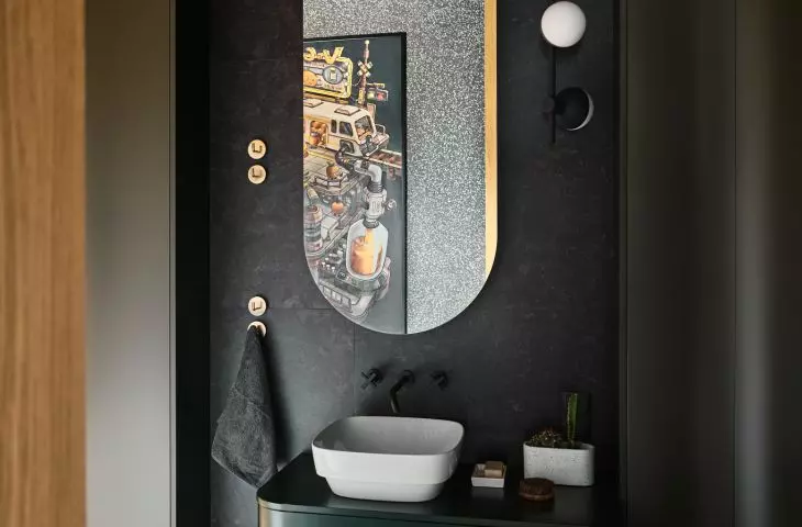 Children's bathroom combines green and yellow