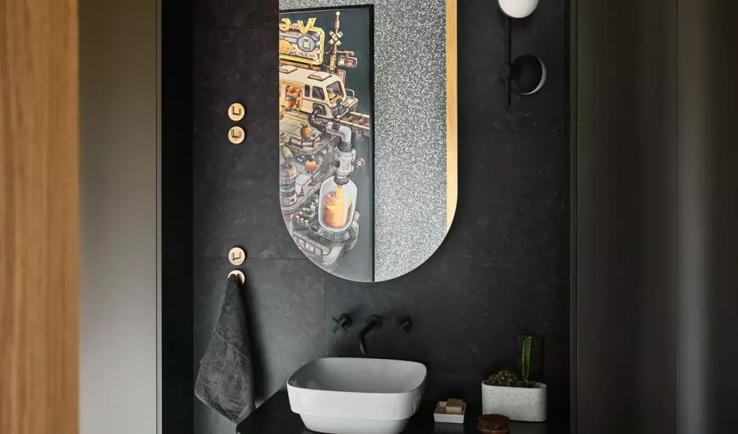 Children's bathroom combines green and yellow