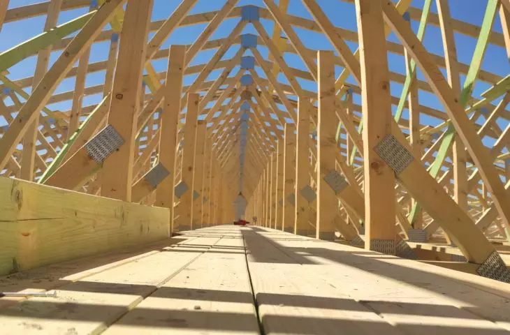 Long-span prefabricated trusses - view from the work platform level