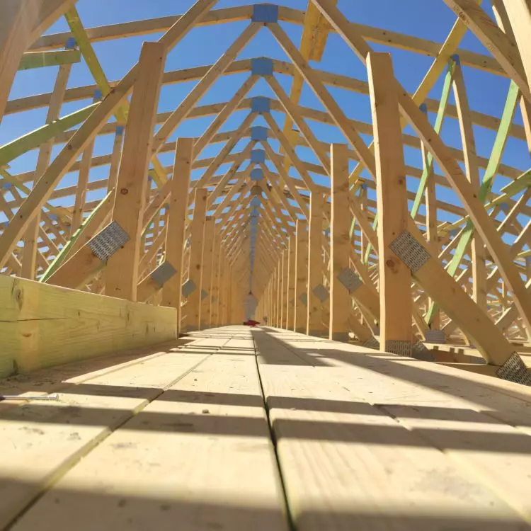 Long-span prefabricated trusses - view from the work platform level