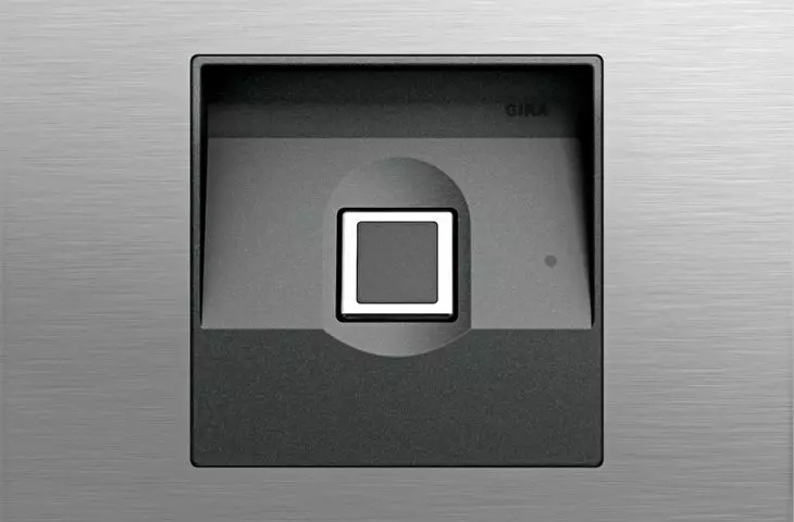 Gira System 106 fingerprint reader