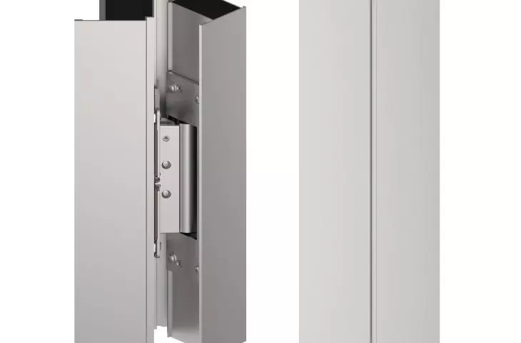 Phantom's hidden hinge when doors are open and closed
