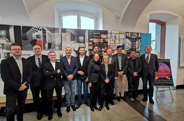 Prowadzący przedmiot Projektowanie wnętrz wraz z zaproszonymi gośćmi