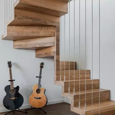 Guitar-inspired staircase