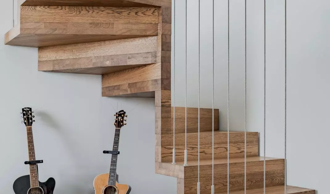Guitar-inspired staircase
