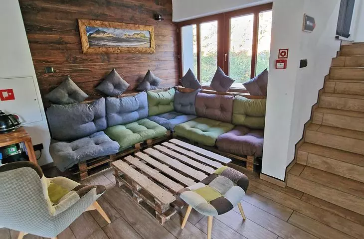 schronisko Przysłop pod Baranią Górą — to już bardziej górski hotel niż schronisko, ale hipsterskie klimaty świetnie się tu odnajdują