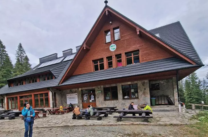 schronisko Markowe Szczawiny — stąd ruszają pielgrzymki do Królowej Beskidów, Babiej Góry, słynnej i magicznej Kapryśnicy