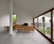kolumny, jak piszą architekci, abstrakcyjnie przypominające drzewa mają sprawiać, że rodzina poczuje się, jakby mieszkała w ich koronach