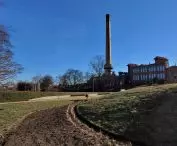 Park w starym korycie Warty, na wprost Stara Gazownia