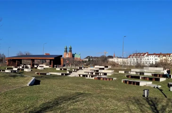 Park w starym korycie Warty, widok na Ostrów Tumski