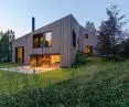 the subdued body of the house is dynamized by the window openings of successive floors (three in total)