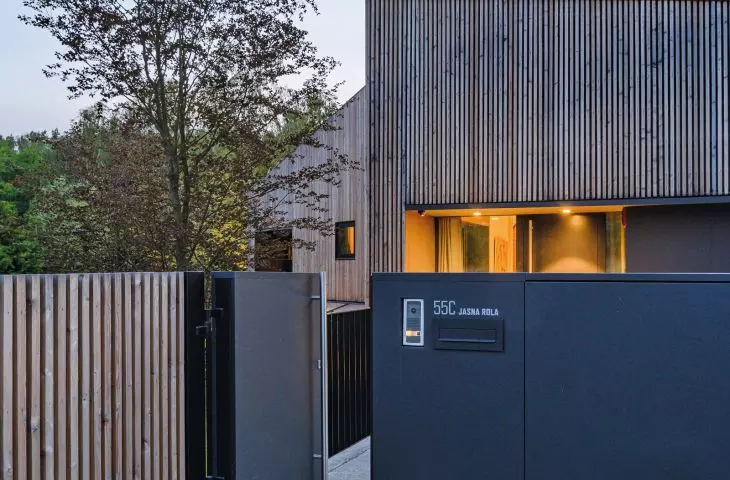 The investor's original order was for the design of the company's headquarters - an advertising agency