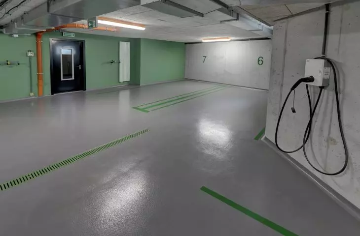 Rezydencja na Wzgórzu, posadzka Deckshield