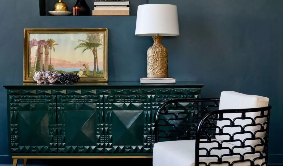 An aristocratic carpet will add an interesting touch to the interior