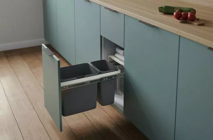 Garbage cans for separating garbage