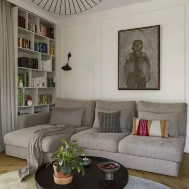 Seating area with a sofa in the shade of coffee with milk