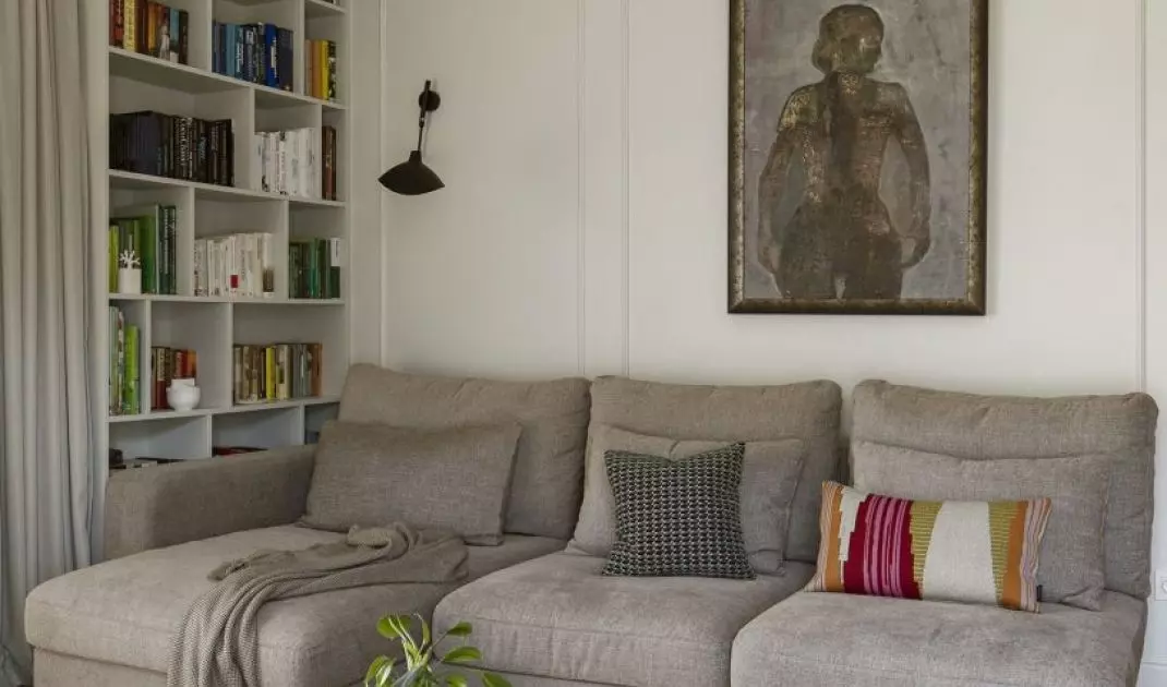 Seating area with a sofa in the shade of coffee with milk