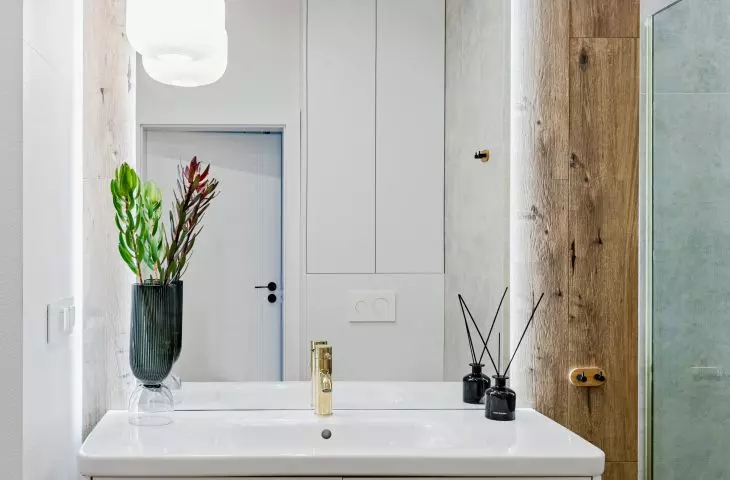 Bathroom on the first floor