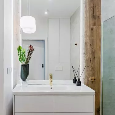 Bathroom on the first floor