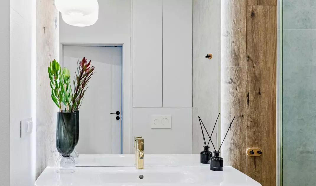 Bathroom on the first floor