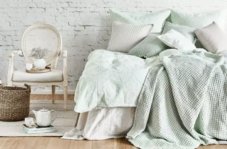 Cozy textiles will complement the arrangement 