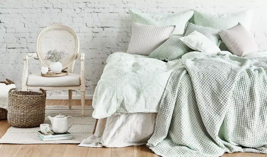 Cozy textiles will complement the arrangement 